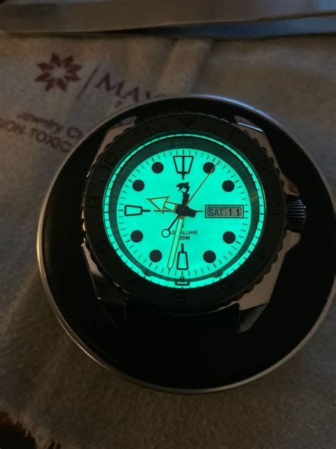 what makes watch hands glow.